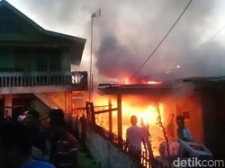 4 Rumah di Pekanbaru Hangus Terbakar