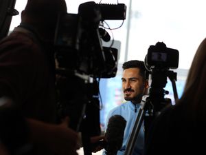 Guendogan Berharap Bisa Fit untuk Derby Manchester di September