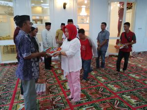 Apresiasi Kinerja Pasukan Kuning, Pemkot Pangkalpinang Beri Santunan Lebaran