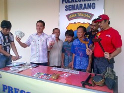 Kakek Pengedar Dolar dan Euro Palsu Ditangkap Polisi di Semarang