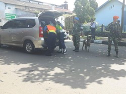 Cegah Teror, Mobil yang Masuk Bandara Husein Sastranegara Bandung Diperiksa