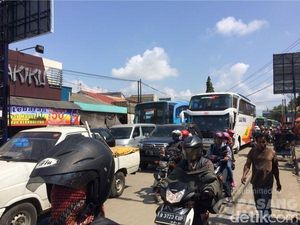Macet Parah di Pasar Brebes, Motor-motor Menyemut