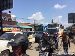 Macet Parah di Pasar Brebes, Motor-motor Menyemut