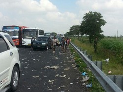 Tol Kanci Pejagan Masih Mengunci, Pemudik Hanya Bisa Sabar
