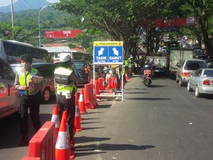 Pagi ini di Jalur Selatan Arus Balik dari Tasik dan Garut di Nagreg Padat