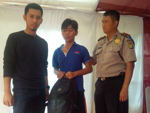 Polisi Tangkap Maling Tas di Masjid Istiqlal Polisi Tangkap Maling Tas di Masjid Istiqlal