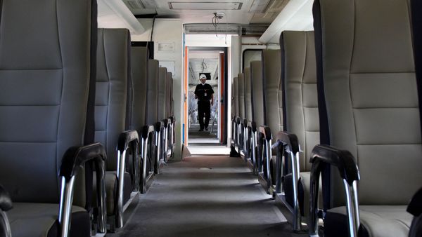 Ini Dia Kereta Ekonomi Rasa Eksekutif PT KAI