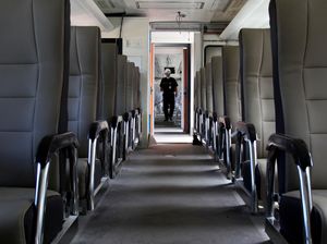 Dikomplain Kursi Kelas Ekonomi Bikin Pegal, Bengkel Kereta Merespons Dikomplain Kursi Kelas Ekonomi Bikin Pegal, Bengkel Kereta Merespons