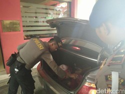 Mapolres Cimahi Dijaga Polisi Bersenjata Lengkap Menyusul Ledakan di Solo
