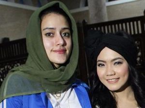 Jelang Lebaran, Fairuz A Rafiq Berwisata Religi