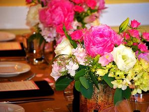 6 Ide Materi Centrepiece Ini Bisa Bikin Meja Santap Meriah