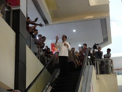 Jokowi Beli Baju Lebaran di Mal Padang
