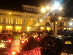 Malam Takbiran di Bandung, Warga Padati Jl Asia Afrika