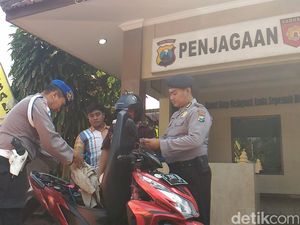 Penjagaan Mapolres Jombang Diperketat Pasca Bom Solo, Tiap Tamu Digeledah