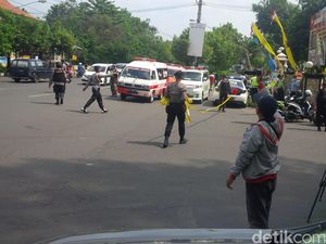 Olah TKP Selesai, Jalan di Depan Mapolresta Solo Kembali Dibuka