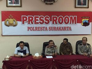 Adakah Kaitan Bom Bunuh diri di Madinah dan di Mapolres Surakarta? Adakah Kaitan Bom Bunuh diri di Madinah dan di Mapolres Surakarta?