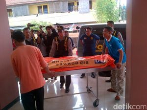 Jenazah Pelaku Bom Mapolresta Solo Diautopsi di Semarang Jenazah Pelaku Bom Mapolresta Solo Diautopsi di Semarang
