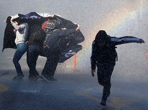 Mahasiswa dan Polisi Bentrok di Chili