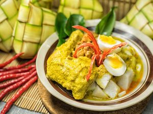 Sepiring Ketupat, Opor Ayam Plus Rendang Berapa Kalorinya? Sepiring Ketupat, Opor Ayam Plus Rendang Berapa Kalorinya?