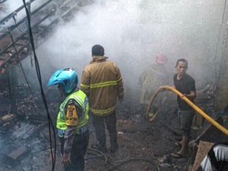 2 Kios di Pasar Cibadak Terbakar