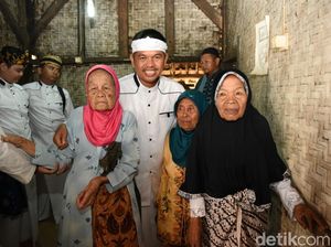 Bupati Dedi Open House di Rumah Tak Layak Milik Mak Karsih