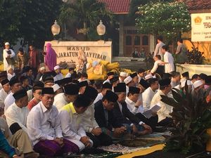 Novanto, Ical, dan Pengurus Golkar Salat Id Bersama Warga di Kantor DPP