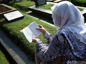 Doa Ziarah ke Makam Orang Tua, Lengkap dengan Adab dan Tuntunannya Doa Ziarah ke Makam Orang Tua, Lengkap dengan Adab dan Tuntunannya
