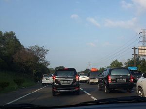 Tol Jagorawi dan Cikampek Masih Padat Merayap