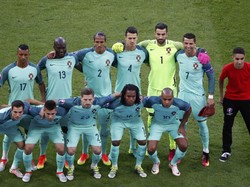 Dan Remaja ini Berpose Bareng Portugal sebelum Kick-off