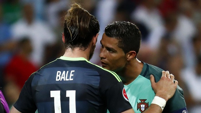 Football Soccer - Portugal v Wales - EURO 2016 - Semi Final - Stade de Lyon, Lyon, France - 6/7/16
Portugals Cristiano Ronaldo and Wales Gareth Bale at the end of the match 
REUTERS/Kai Pfaffenbach
Livepic
