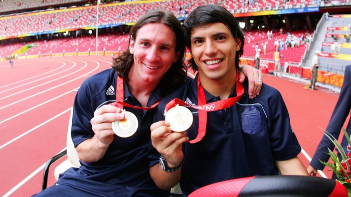 BEIJING - AUGUST 23: Argentinian forwards Lionel Messi (L) and Sergio Aguero  gold medal after attending pose during the mens Olympic football tournament medal ceremony at the national stadium in Beijing during  the Mens Final between Nigeria and Argentina at the National Stadium on Day 15 of the Beijing 2008 Olympic Games on August 23, 2008 in Beijing, China. (Photo by Koji Watanabe/Getty Images)