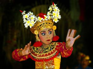 Pengertian Seni Tari dan Fungsinya Menurut Para Ahli Pengertian Seni Tari dan Fungsinya Menurut Para Ahli