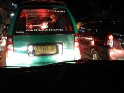 Jalur Selatan Menuju Nagreg Merayap Sejak Cicalengka, Rumah Makan Jadi Titik Macet