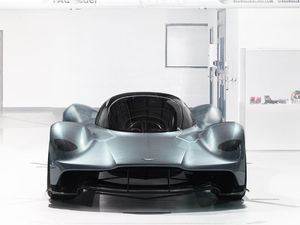 Hypercar Garapan Aston Martin dan Red Bull Racing