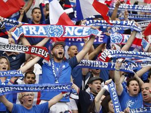 Gelombang Biru Menyerbu Marseille