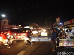 Jalur Menuju Puncak Ditutup Lebih dari 6 Jam, Pengendara Mengeluh