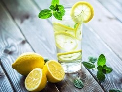 5 Minuman Detoks yang Bagus Dikonsumsi Usai Makan Hidangan Bersantan