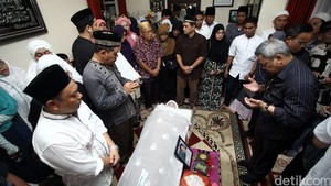 Bacaan Yasin dan Tahlil yang Dibaca saat Doakan Orang Meninggal