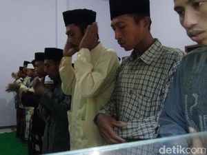 Jamaah Aboge di Probolinggo Baru Laksanakan Salat Idul Fitri Hari ini Jamaah Aboge di Probolinggo Baru Laksanakan Salat Idul Fitri Hari ini