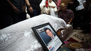 Husni Kamil Manik Meninggal Dunia