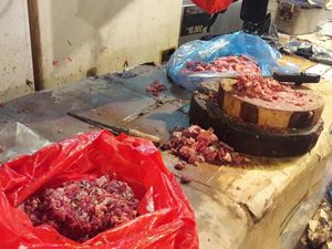 Kisah Pedagang Pasar Becek Jualan Daging Beku Impor Asal Australia