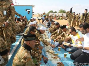 Rayakan Idul Fitri, Pasukan Perdamaian TNI Ajak Warga Darfur Liwetan