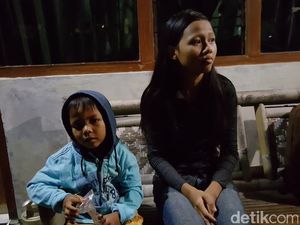 Kisah Ayu: Sedang Asyik Nonton TV Saat Rumahnya Kejatuhan Heli