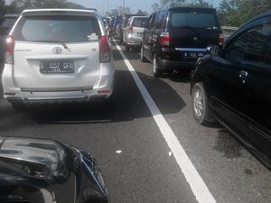 Macet Arah Puncak, Kendaraan Merayap Jelang Gerbang Tol Ciawi