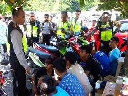 Polisi Tangkap 19 Orang Pelaku Pungli Bermodus Cuci Mobil di Pelabuhan Ratu