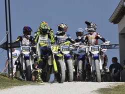 Dua Pebalap Indonesia Dapat Ilmu Langsung dari Rossi di VR46 Master Camp