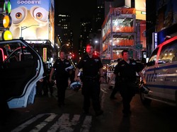 Kejar Pria Berpisau, Polisi New York Lepas 18 Tembakan di Jalanan Ramai