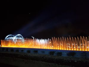 Risma Resmikan Jembatan Suroboyo Air Mancur Menari