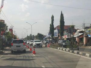 Lalu Lintas Kendaraan Jelang Pintu Brexit Arah Jakarta Mulai Ramai