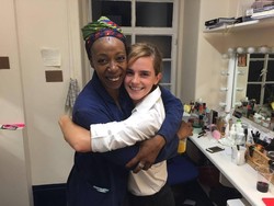Emma Watson Puji Akting Noma Dumezweni di Teater The Cursed Child